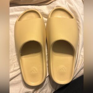 Men’s New Yeezy Slide Desert Sand - Size 11